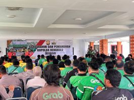 Kapolda Bengkulu Dikukuhkan sebagai Bapak Ojol Bengkulu dalam Silaturahmi Bersama Komunitas Pengemudi